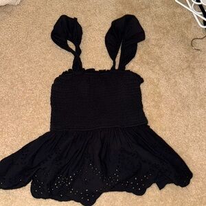 Cropped black tank top